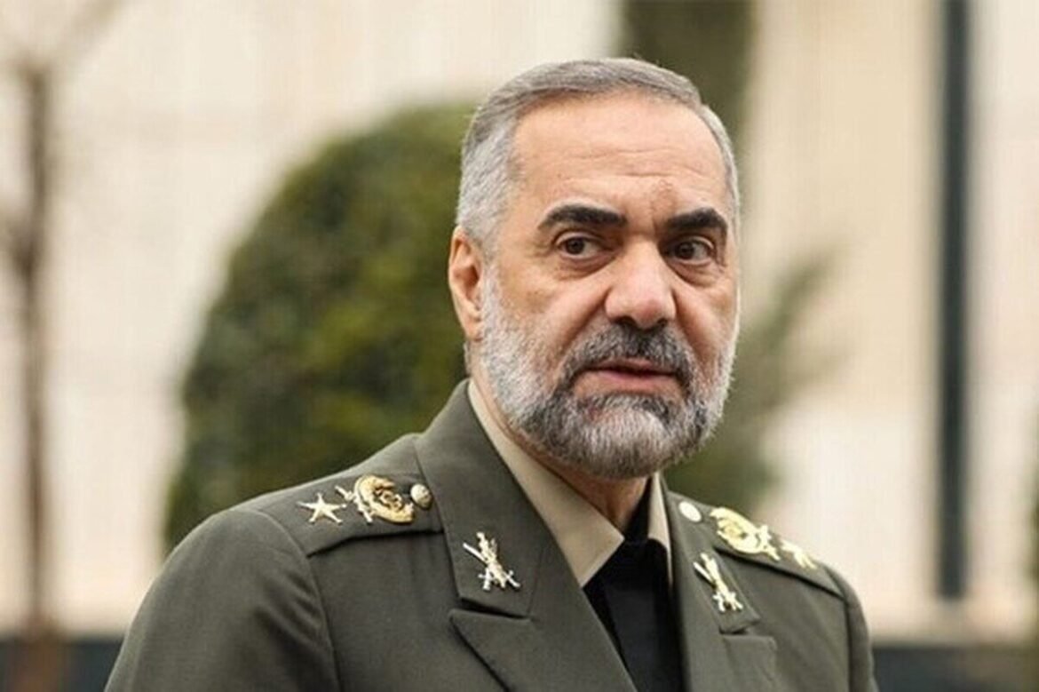 Menteri Pertahanan Iran