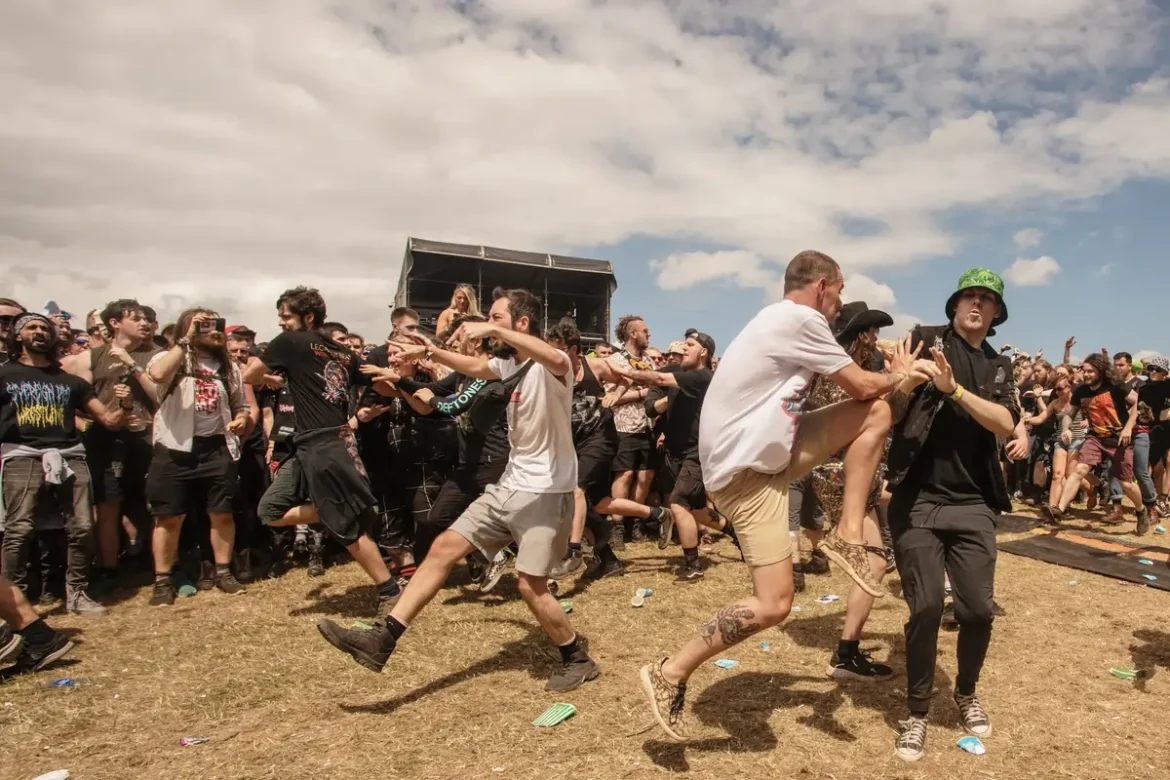 moshing