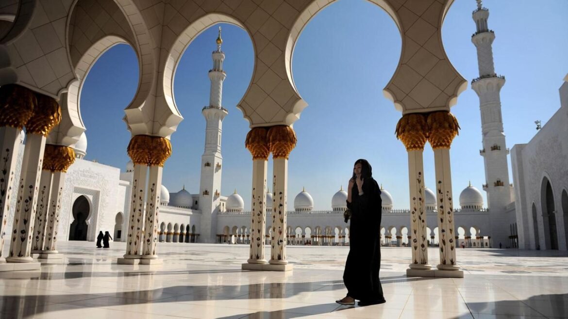Pendapat Empat Mazhab Tentang Muslimah Sedang Haid Masuk Masjid