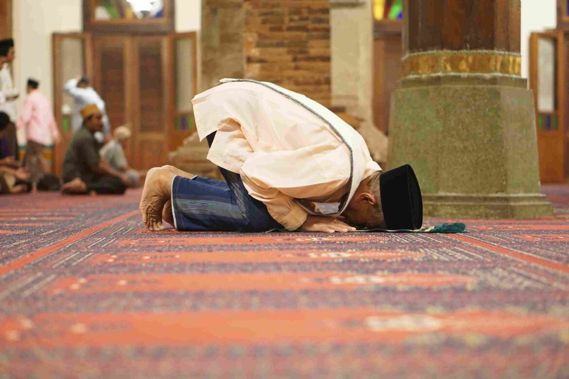10 Kesalahan Umum yang Sering Dilakukan Saat Sholat