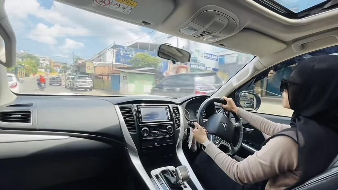 Jangan Cuma Andalkan Rem Ini Cara Engine Brake Mobil Matik yang Aman