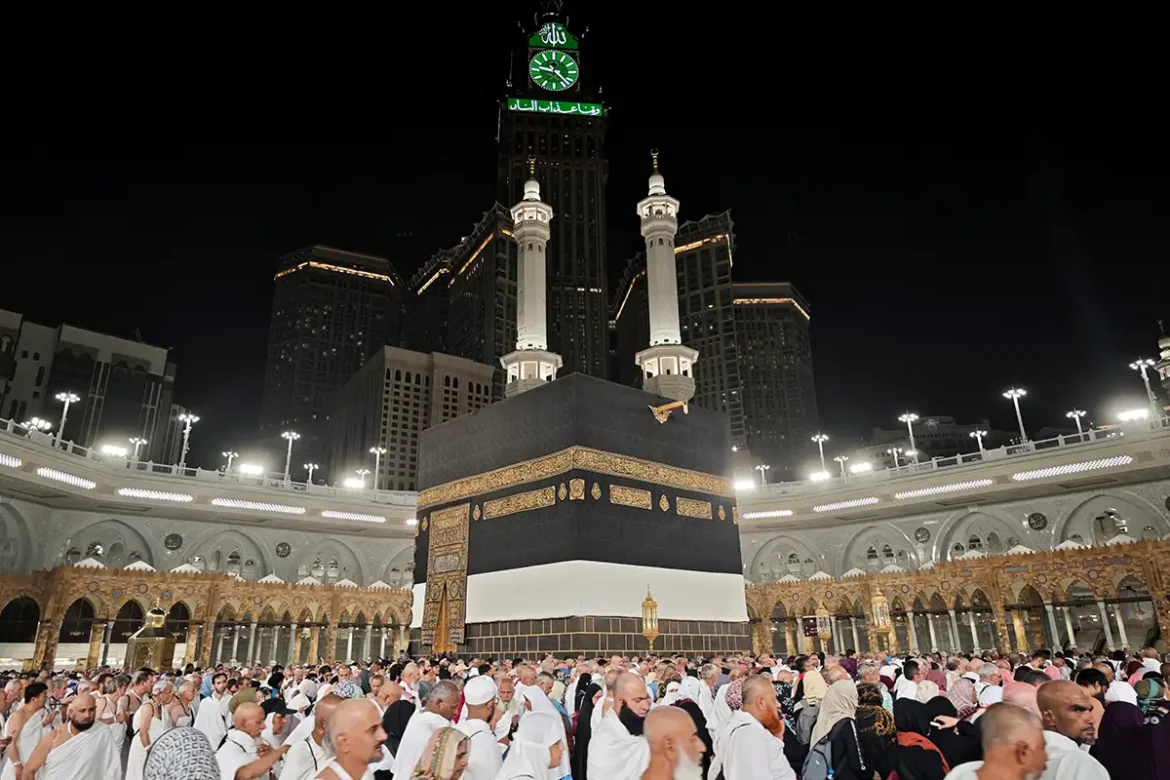 Misteri Langit Ka'bah Mengapa Pesawat Dilarang Melintas di Atasnya