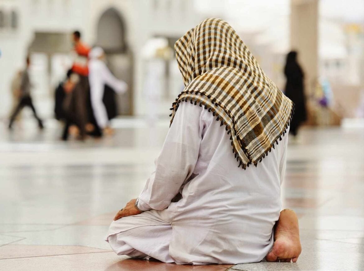 Bolehkah Sholat Sambil Menahan Pipis? Ini Hukumnya Menurut Hadis dan Ulama