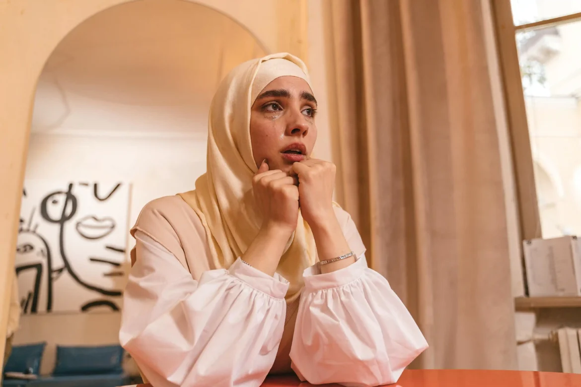 Menangis di Siang Hari Saat Puasa Ramadan Apakah Membatalkan? Ini Penjelasan Ulama