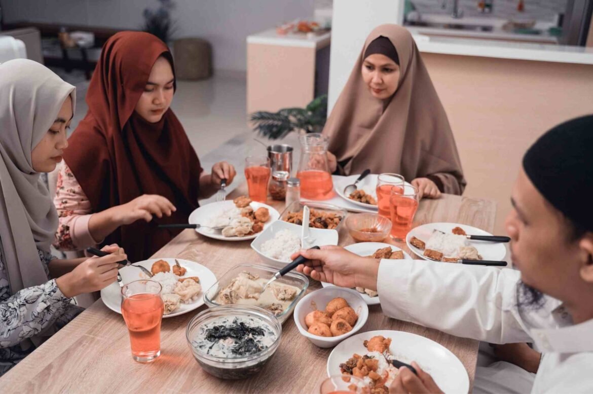 Masih Sahur Saat Azan Subuh, Apakah Puasanya Masih Sah?